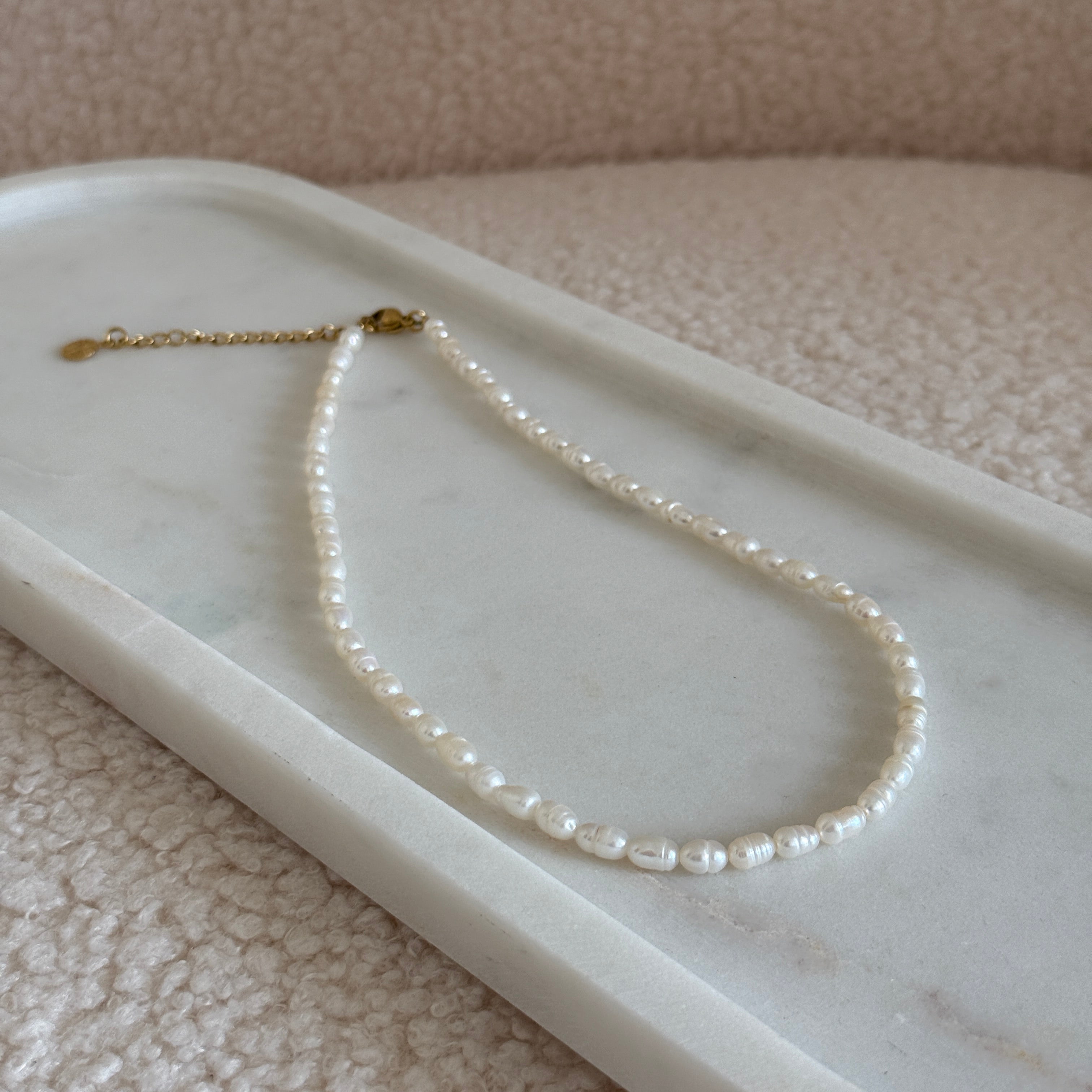 Lunéa Choker – Süßwasserperlen | gold