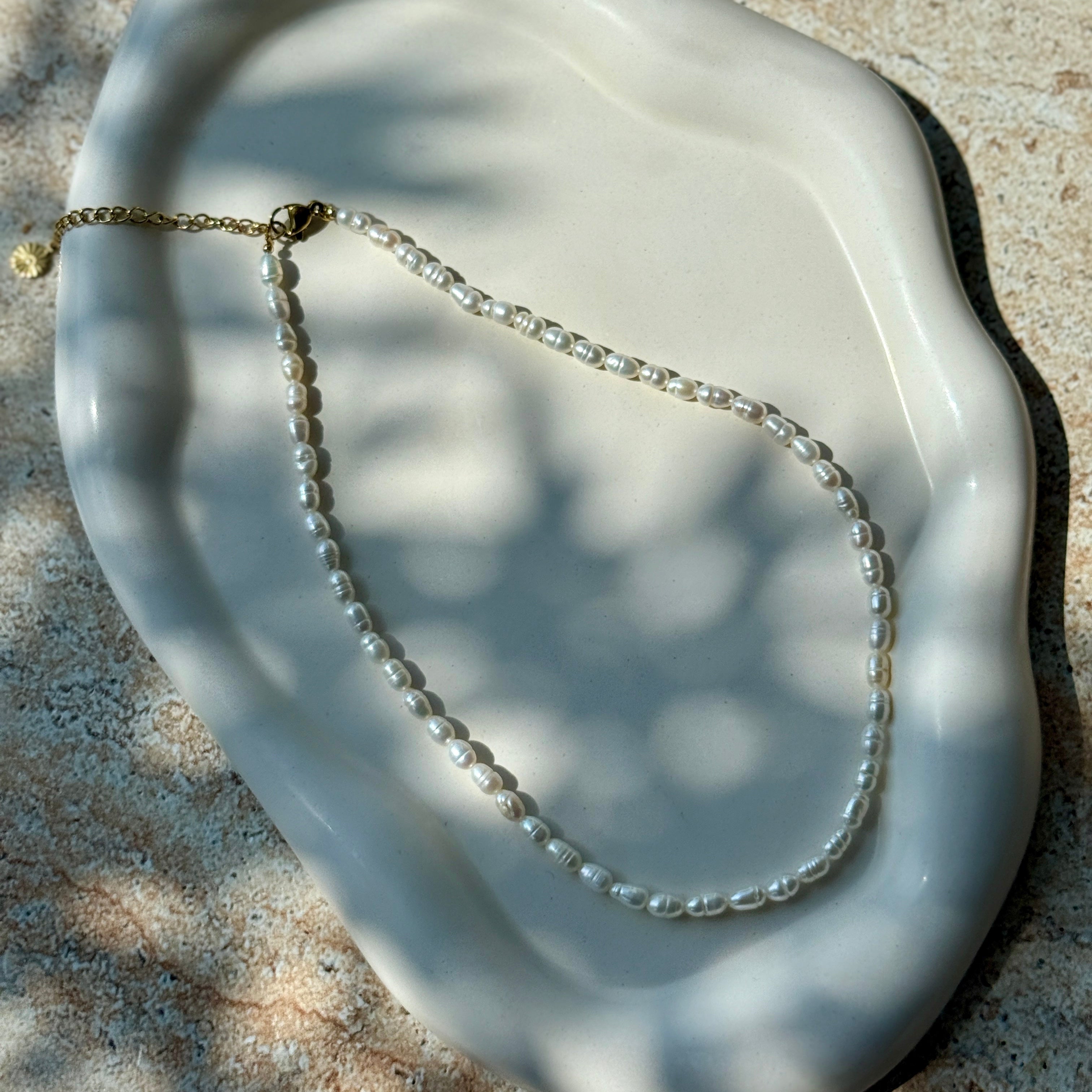 Lunéa Choker – Süßwasserperlen | gold